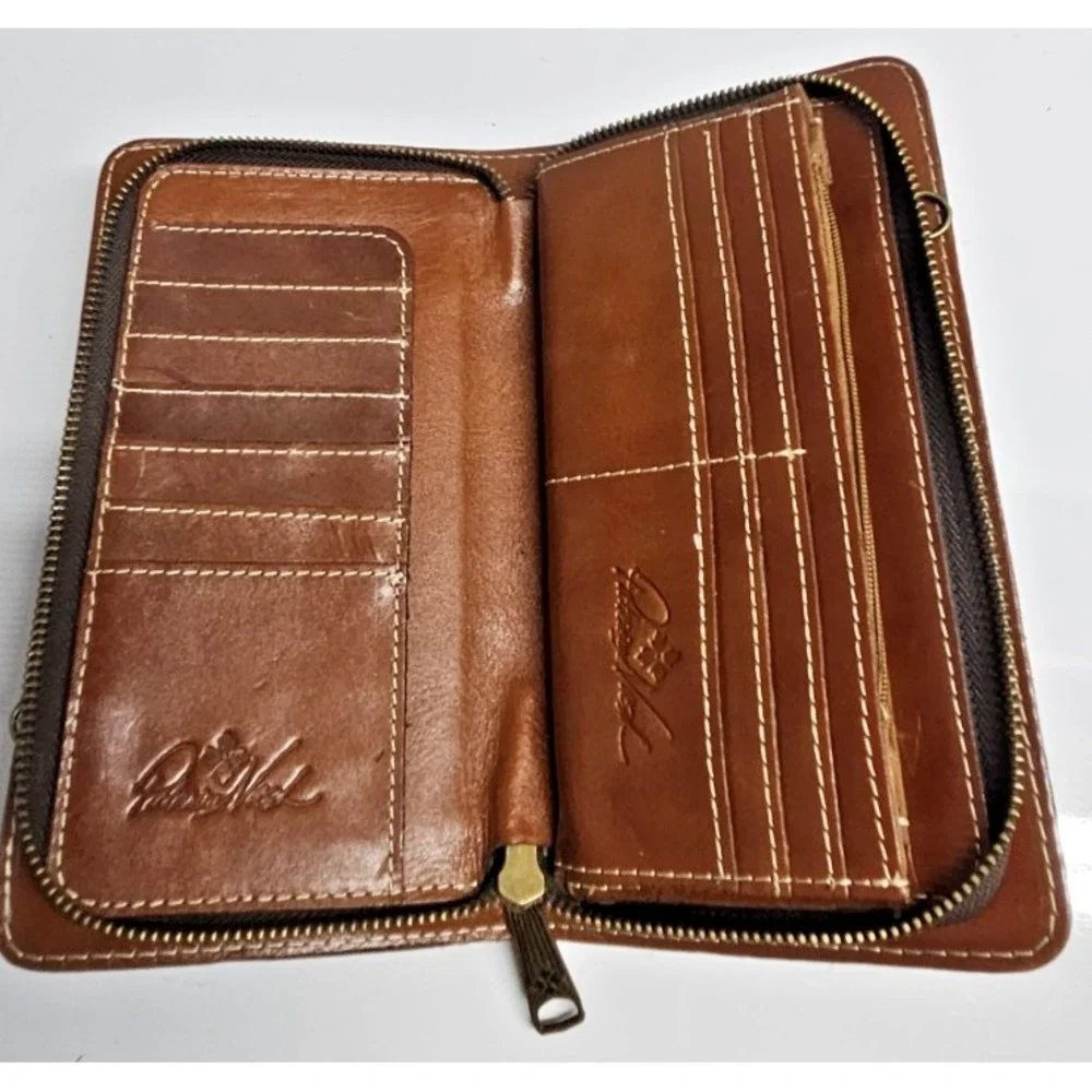 Patricia‎ Nash leather beige Alberese organizer wallet